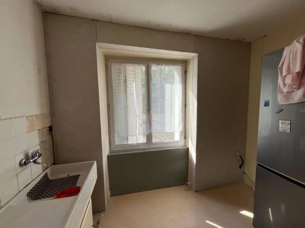 Isolation et plaquage terminé dans la cuisine 2
