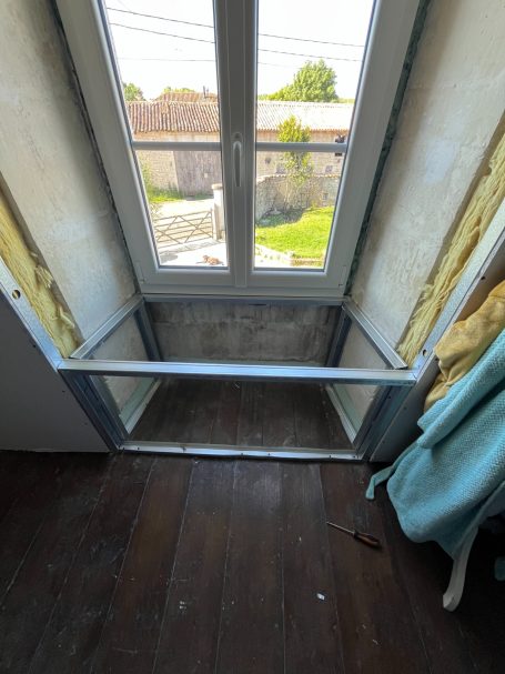 Allège de la fenêtre en cours