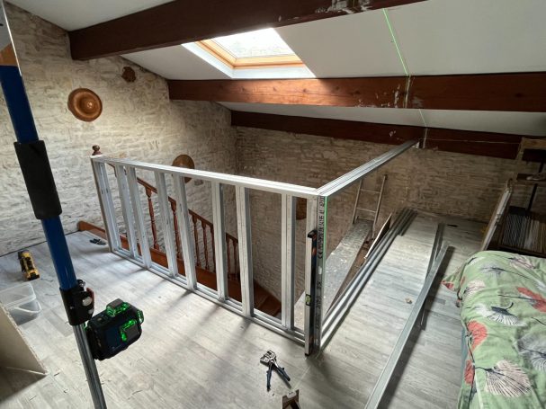 Ossature du garde-corps en cours