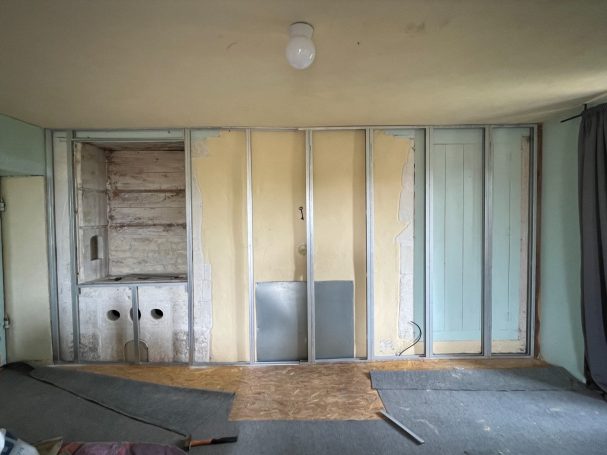 Mur nord de la chambre 1/2 palier avec ossature mixte Optima / rail + montant