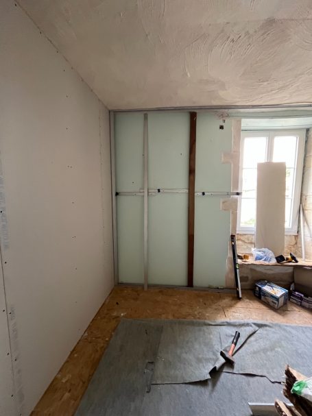 Ossature métallique en Optima du mur nord de la chambre 1/2 palier