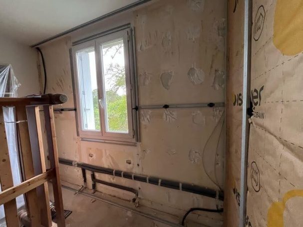 Ossature Optima entamée dans la chambre 1